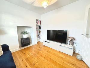 DE VERE LANE- click for photo gallery